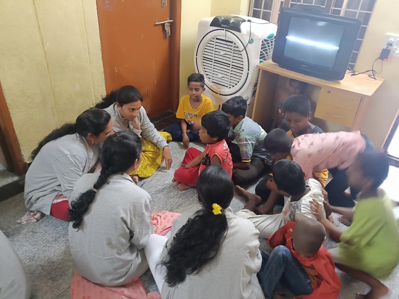 Slashnsap team with families at Amma Jyothi Foundation